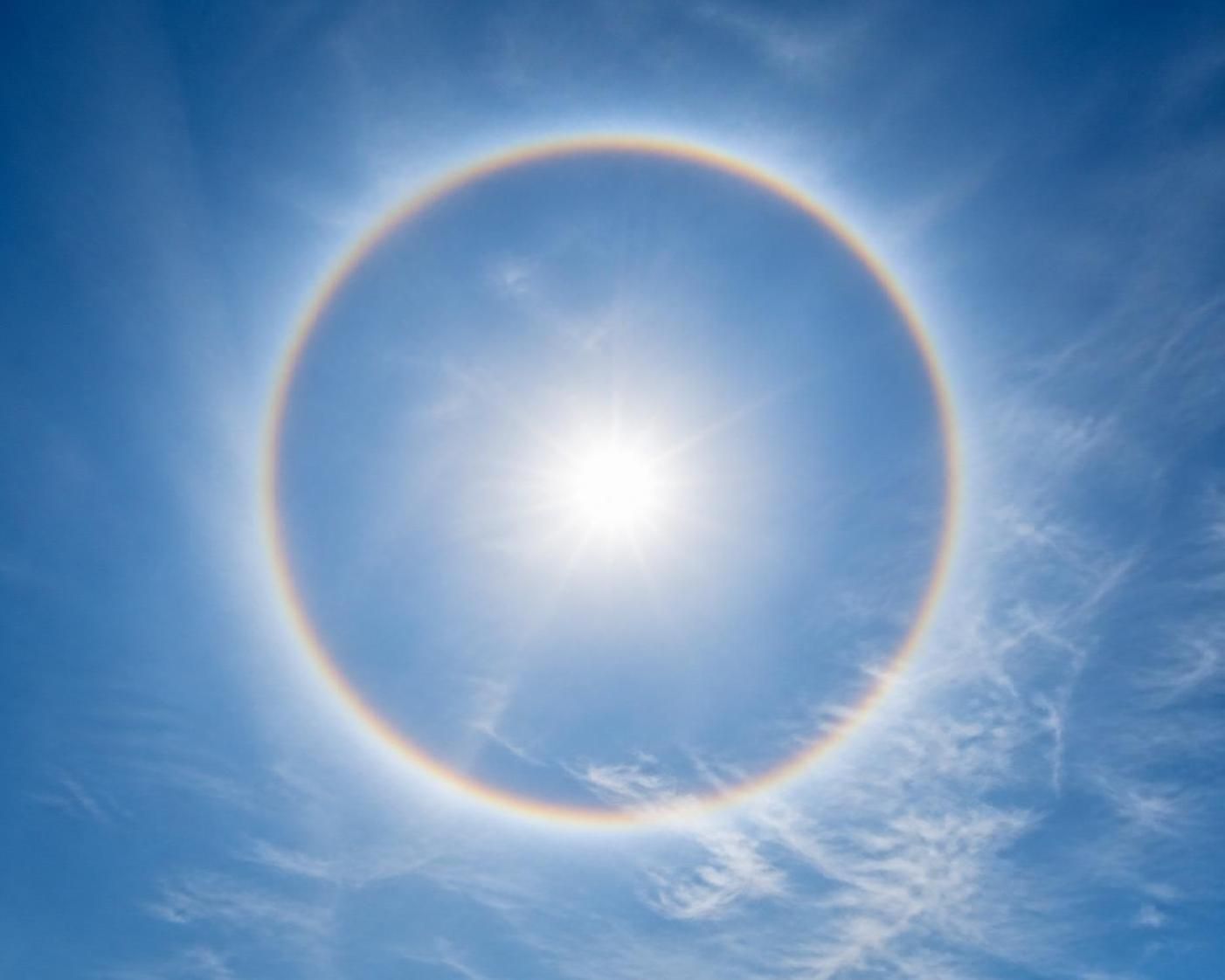 découvrez ce qu'est un halo, ce phénomène lumineux fascinant dans la nature. comprenez son origine, ses différentes formes et comment l'observer.