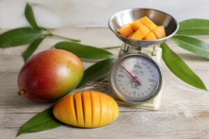 découvrez combien de calories contient la mangue et apprenez à en consommer la bonne quantité pour profiter pleinement de ses bienfaits sans excès.