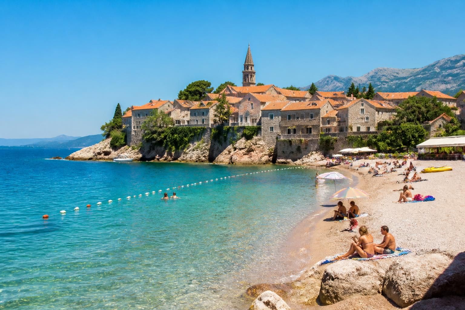 découvrez où partir en août sans vous ruiner grâce à nos destinations abordables qui allient économies et plaisirs pour des vacances réussies.
